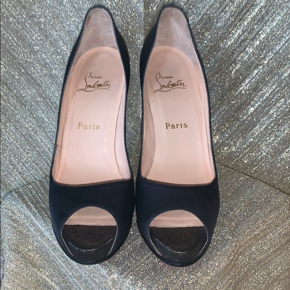 CHRISTIAN LOUBOUTIN BLACK VERY PRIVE SATIN PUMPS